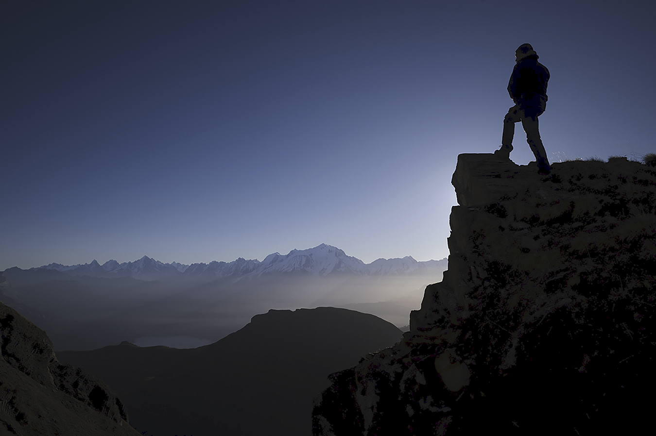 Silhouette sur crête face au Mont Blanc